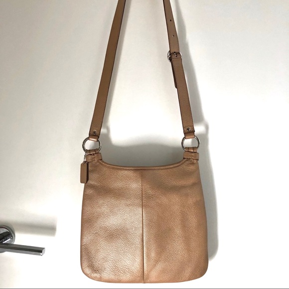 [Coach] METALLIC ROSE GOLD SHOULDER BAG - Picture 2 of 6